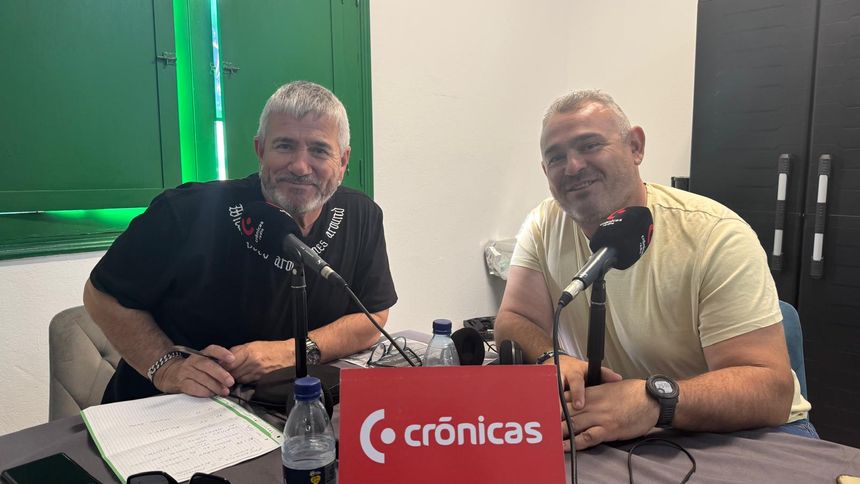Chalo Frías con Jacobo Lemes, concejal de Limpieza del Ayuntamiento de Arrecife.