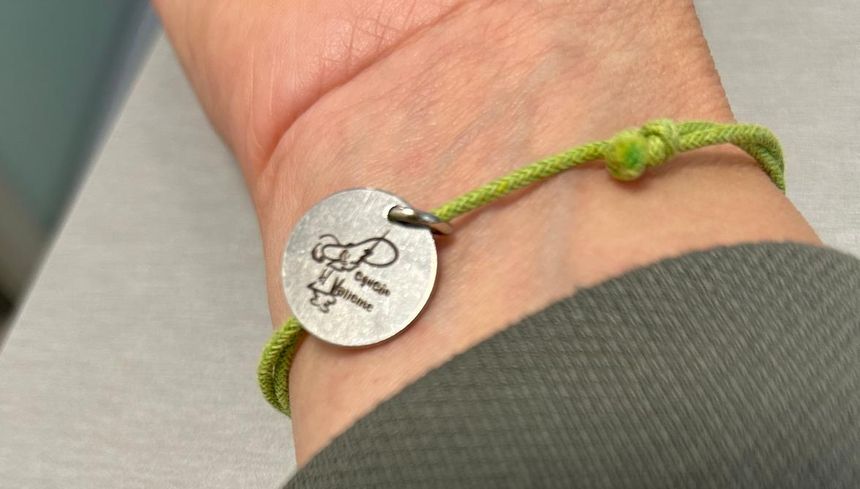 Una de las pulseras de Pequeño Valiente que se pudieron adquirir en Tahíche.