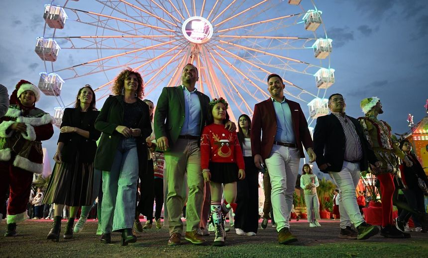 La pequeña Alba se convirtió una vez más en la madrina de honor de la inauguración