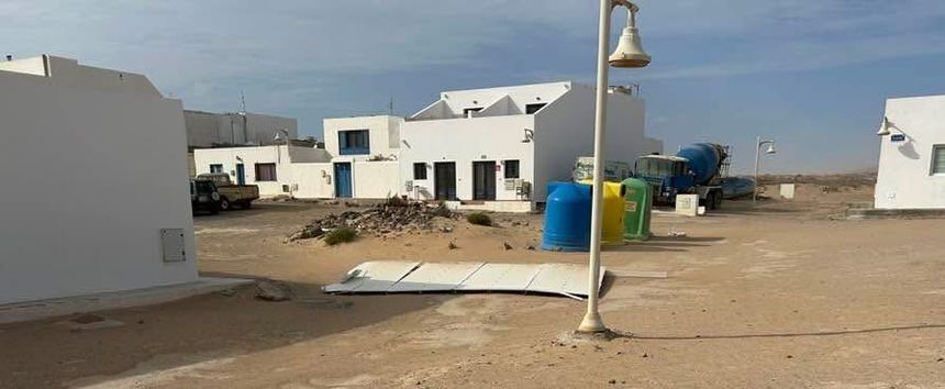 Imagen de una de las chapas metálicas arrancadas por el viento este lunes en La Graciosa.