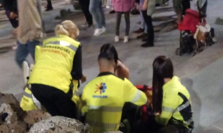 Voluntarios de Emerlán en una de las intervenciones.