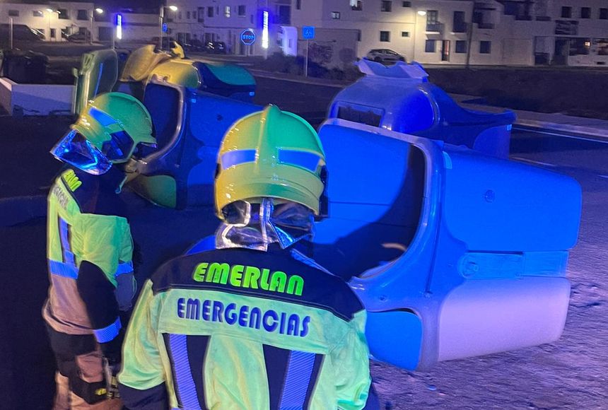 Voluntarios de Emerlán en una de las actuaciones habituales.