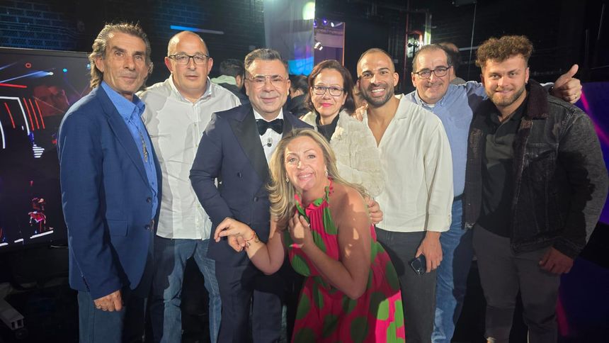 La delegación desplazada de Lanzarote con el presentador Jorge Javier Vázquez.