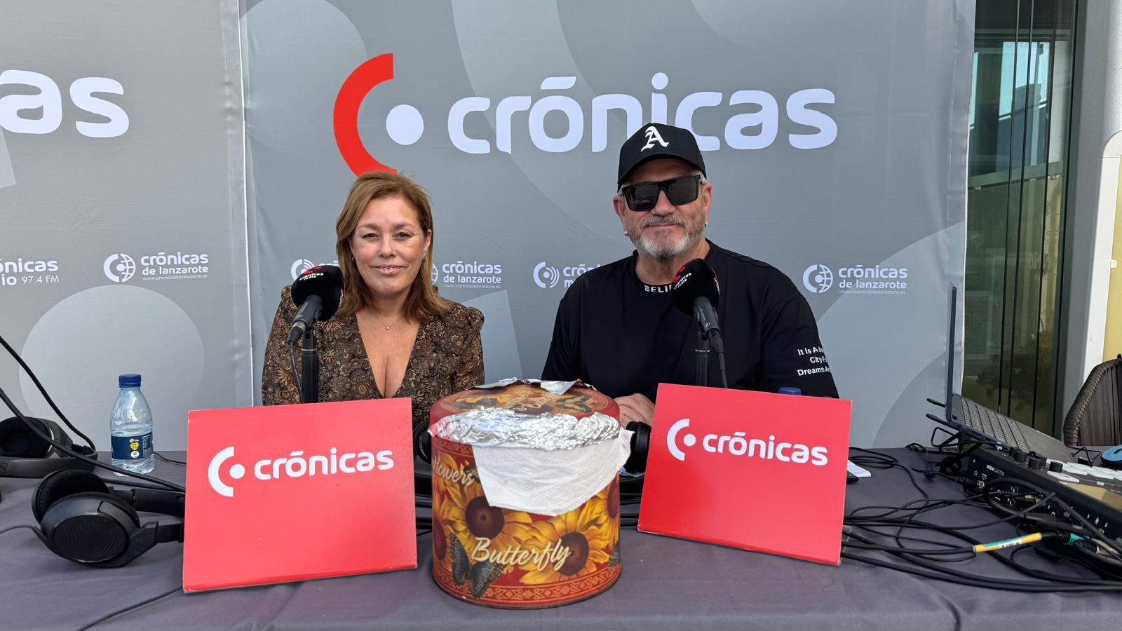 La presidenta del Partido Popular de Lanzarote, Astrid Pérez, con Chalo Frías.