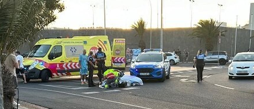 Imagen de archivo de una actuación similar en la capital de Lanzarote por parte del SUC y de la Policía Local. Son demasiado frecuentes los atropellos en Arrecife