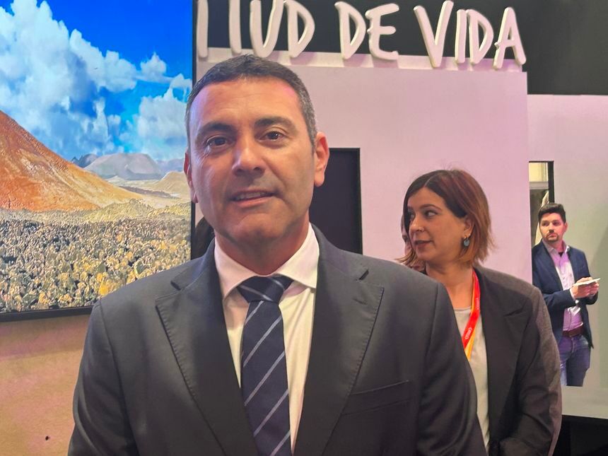 El presidente del Cabildo de Lanzarote, Oswaldo Betancort, ejerció de anfitrión en el stand de la isla.