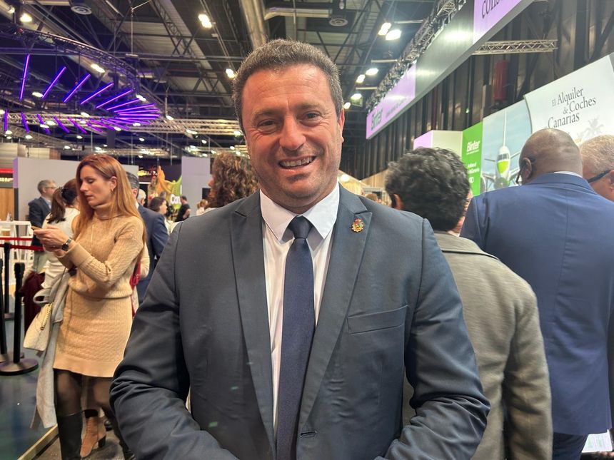 El alcalde de Yaiza, Óscar Noda, lleva también varios días en Madrid para promocionar las excelencias de su municipio.