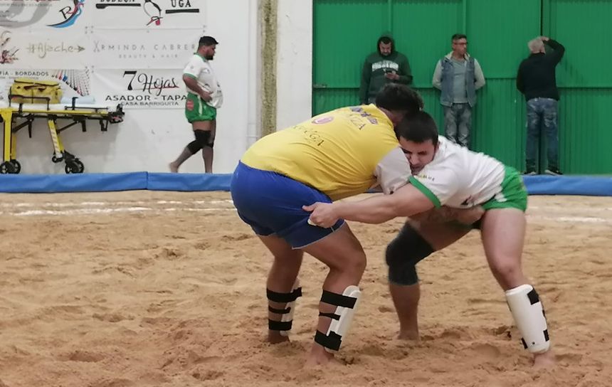 Imagen de una de las agarradas que se volverá a repetir entre el San Bartolomé y el Yaiza.