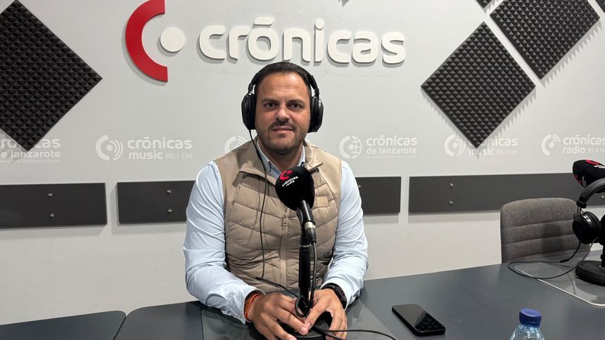 El alcalde de Arrecife en el estudio central de Crónicas Radio