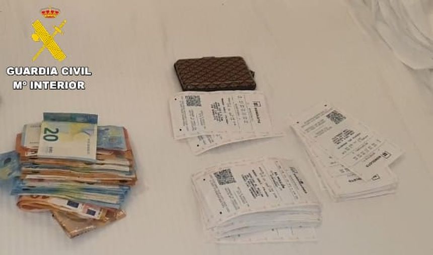 Dinero recuperado por la Guardia Civil.