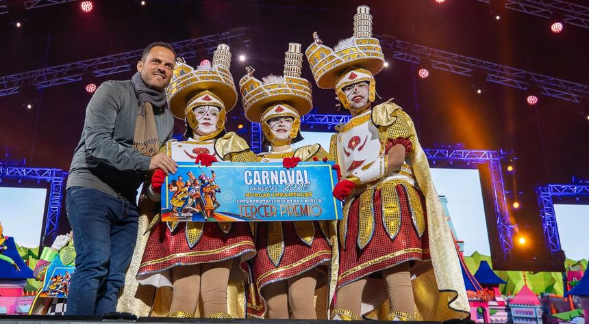 El alcalde de Arrecife con los terceros clasificados.