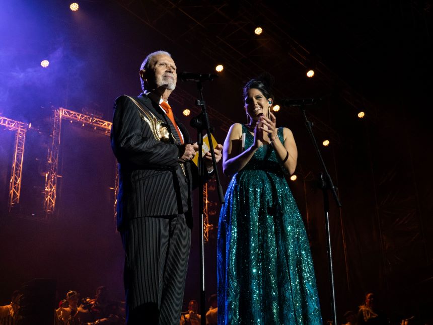 Los presentadores del acto, Francisco José Navarro y Rocío Garrigós.
