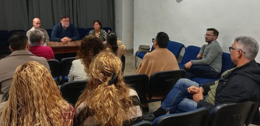 Foto Instante de la reunión mantenida con el tejido asociativo
