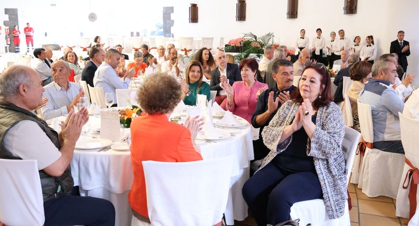 María Jesús Tovar en mesa de ex presidentes-as