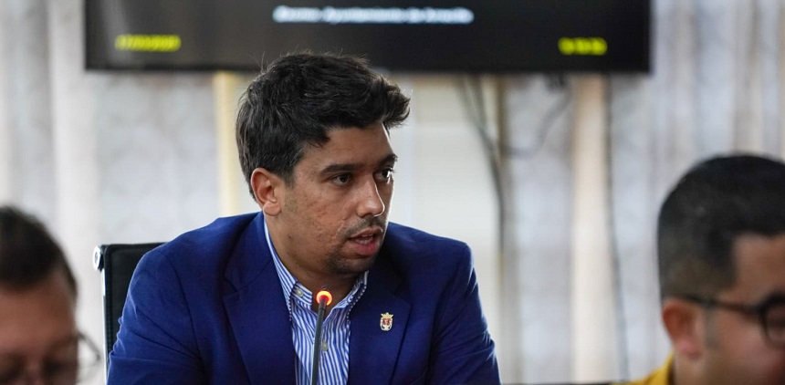 Maciot Cabrera durante el pleno de este lunes.