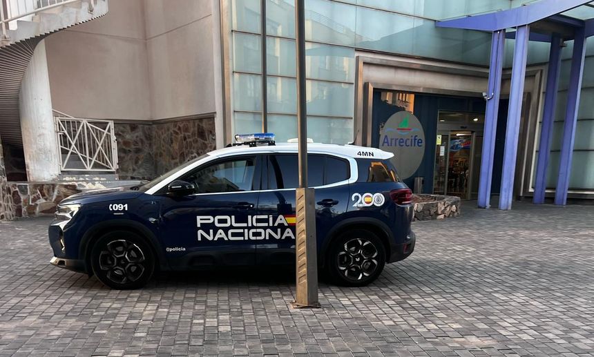 Vehículo policial por la zona.
