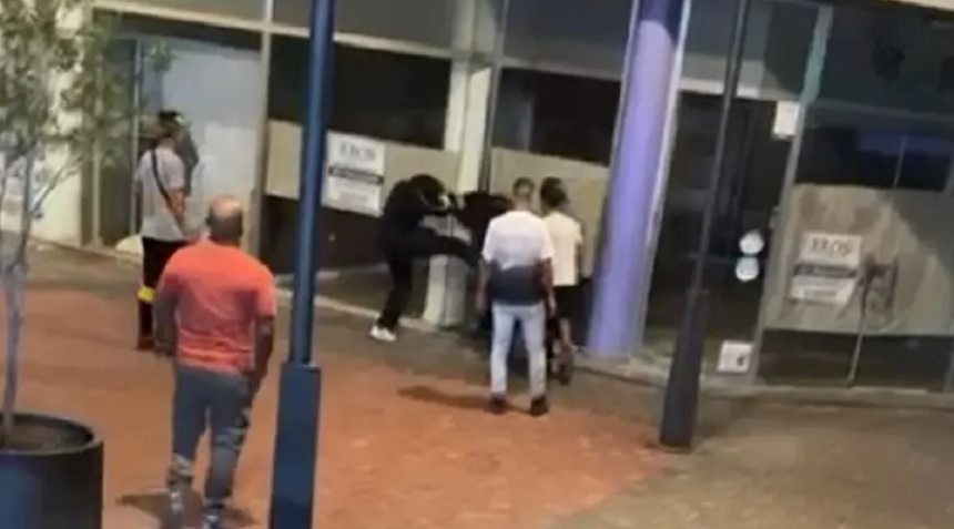 Imagen de uno de los vídeos grabados recientemente en una de las peleas que se producen en la zona.