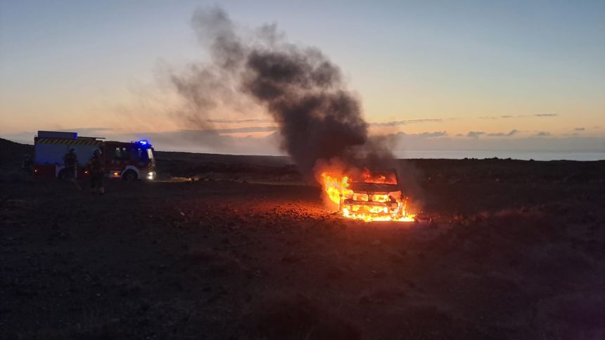 Estado en el que estaba el coche cuando llegaron los bomberos.