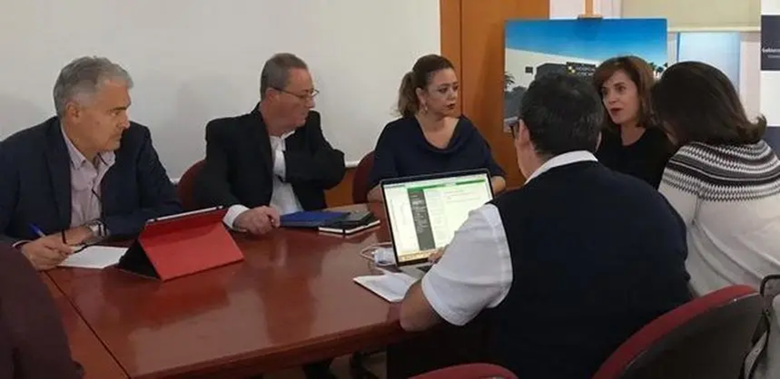 Imagen de archivo de la primera reunión en la que Sosa participó con Corujo ya como consejero de Sanidad.