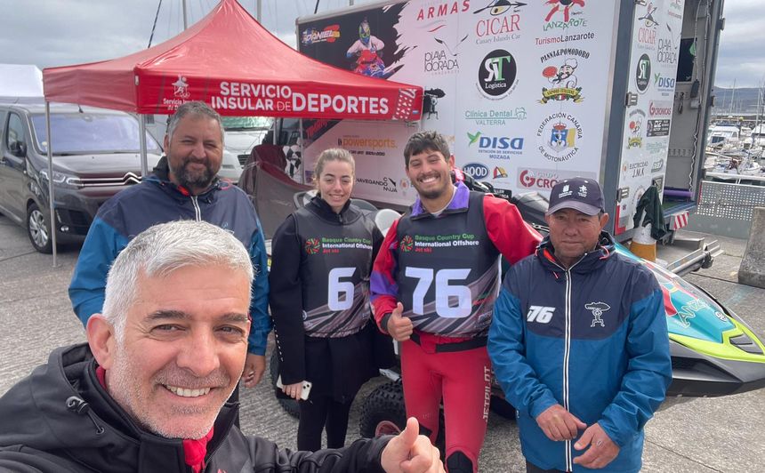 El equipo de Gran Canaria y el de Lanzarote, felices tras la finalización de la prueba.