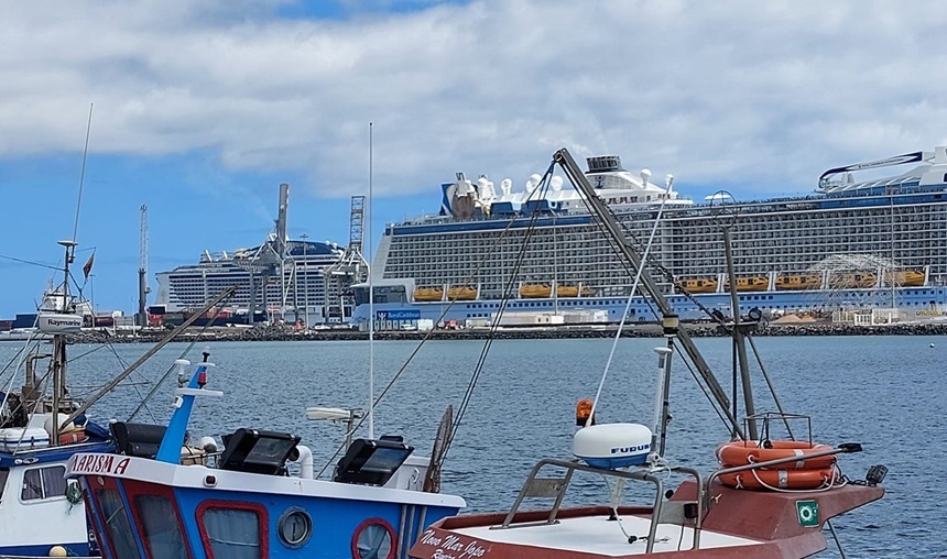 Cruceros atracados en Arrecife, junto al puerto de Naos, en la capital de Lanzarote