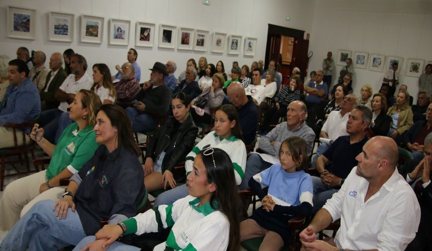 El salón de actos estaba completamente lleno
