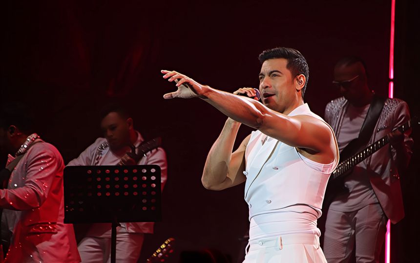 El cantante en un momento de su actuación