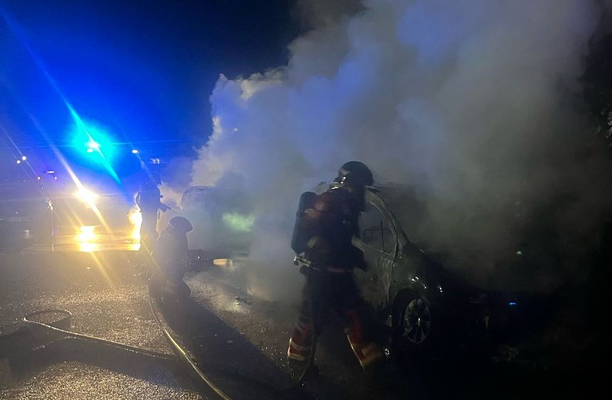 El incendio generó una columna de humo que no dejaba ver nada en la zona