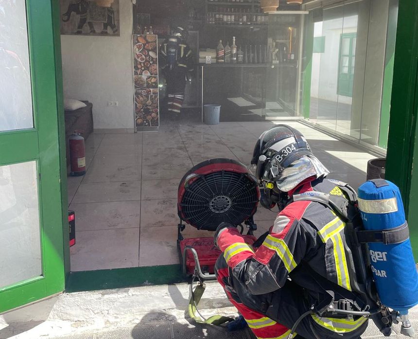 Momento en el que los bomberos lograron controlar la situación