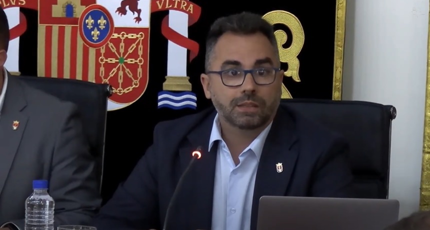 Echedey Eugenio durante su intervención en el pleno del Cabildo de Lanzarote.