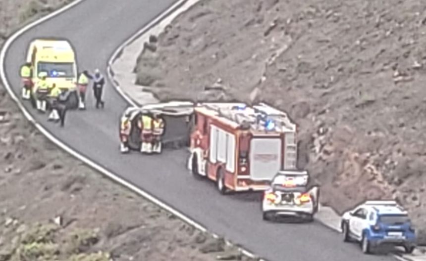Imagen captada por los testigos desde la parte alta de la montaña en el momento de la asistencia al herido