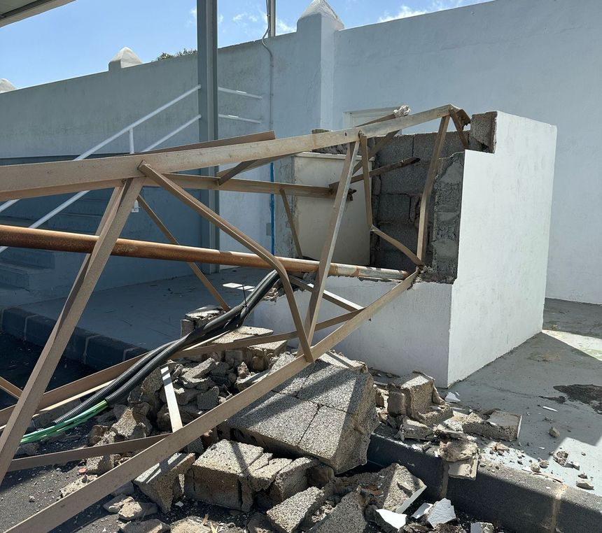 Así quedó la estructura tras caer la torre metálica