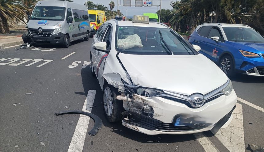 Así quedó el taxi implicado