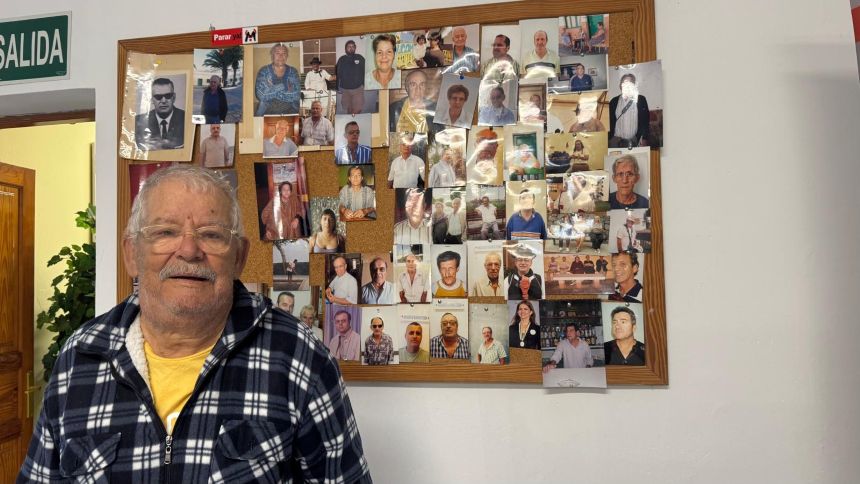 Manuel Toledo Valido es historia viva del barrio y actuó de anfitrión en el Centro Sociocultural.