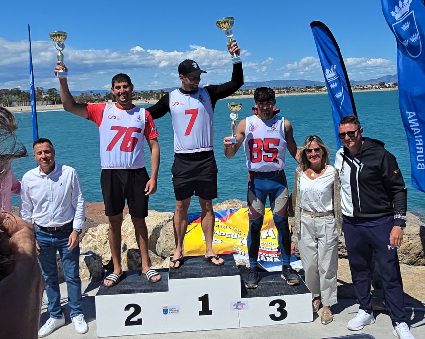 El piloto lanzaroteño satisfecho después de su meritorio segundo puesto.