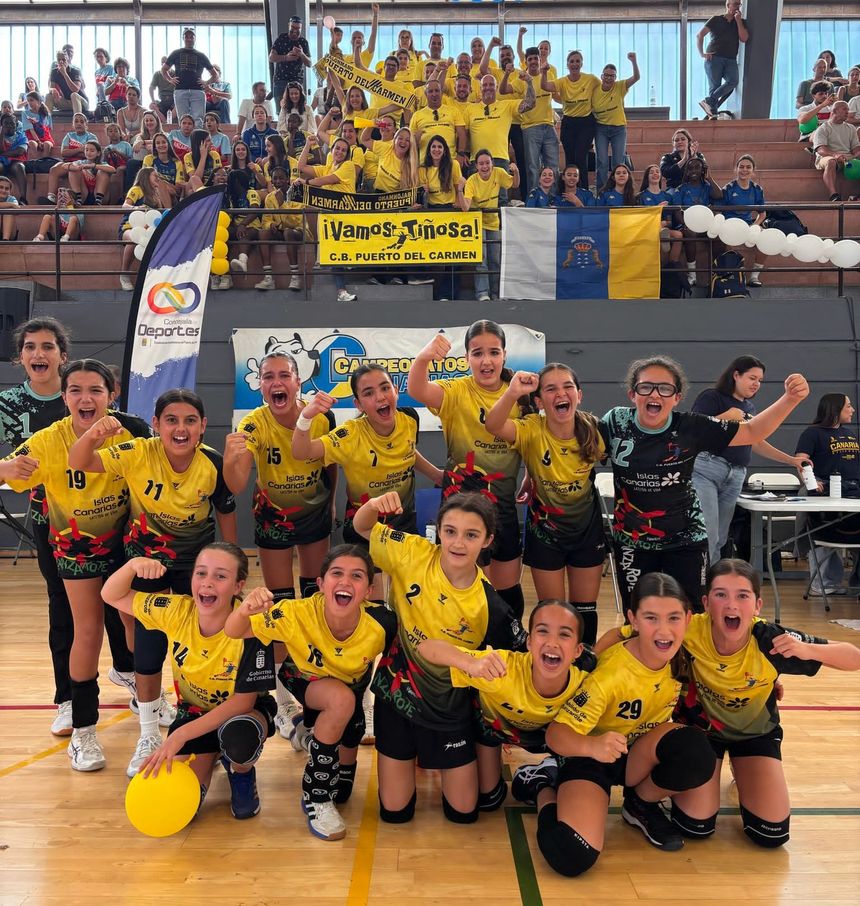 Las jugadoras y los aficionados celebrando el gran triunfo