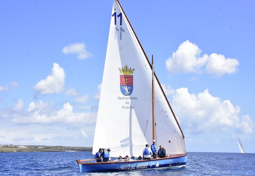 TROFEO MUNICIPIO DE HARÍA VELA LATINA (1)
