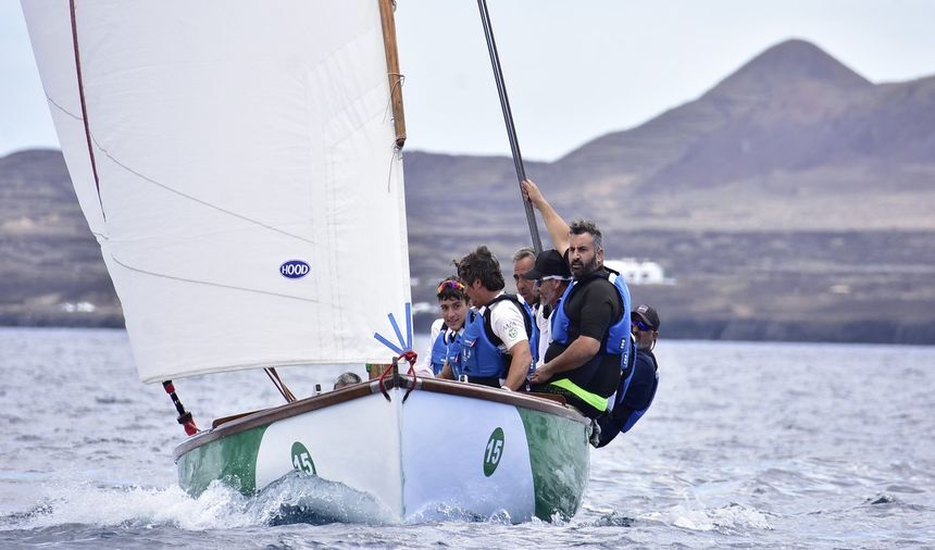 TROFEO MUNICIPIO DE HARÍA VELA LATINA (8)