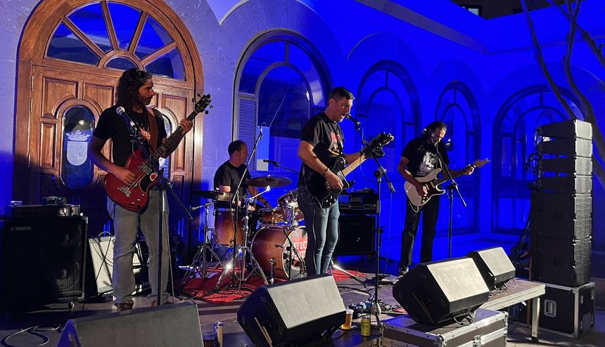Las mejores versiones de los clásicos del rock español e internacional se dejaron sentir en el centro de la capital de Lanzarote