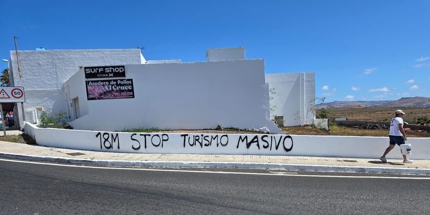 Imagen de cómo estaba el muro antes de la llegada de los integrantes de la asociación