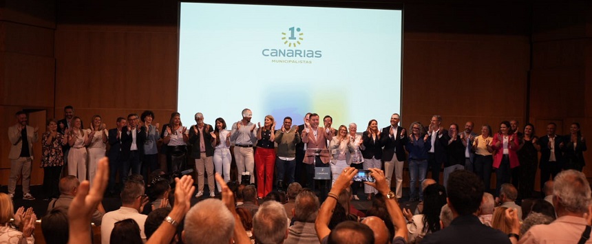 Imagen de los dirigentes del nuevo proyecto en el escenario tras la presentación.