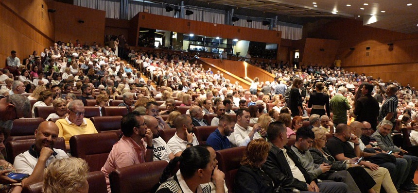 Los seguidores abarrotaron el lugar elegido para la presentación.