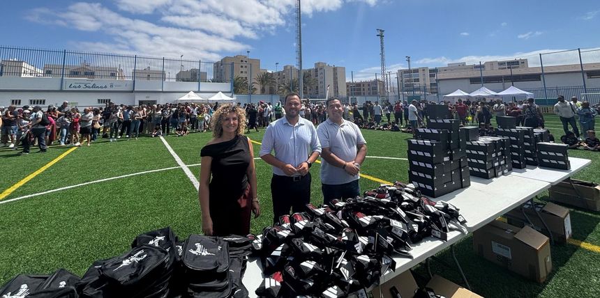 El alcalde con dos de sus concejales tras el torneo