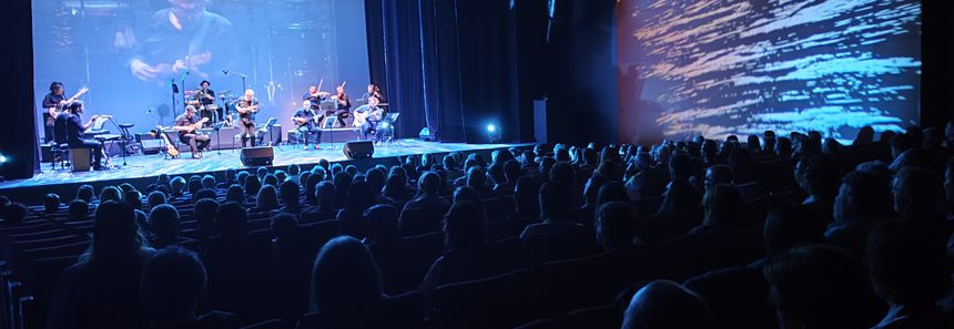 Imagen del teatro lleno en el acto que se realizó