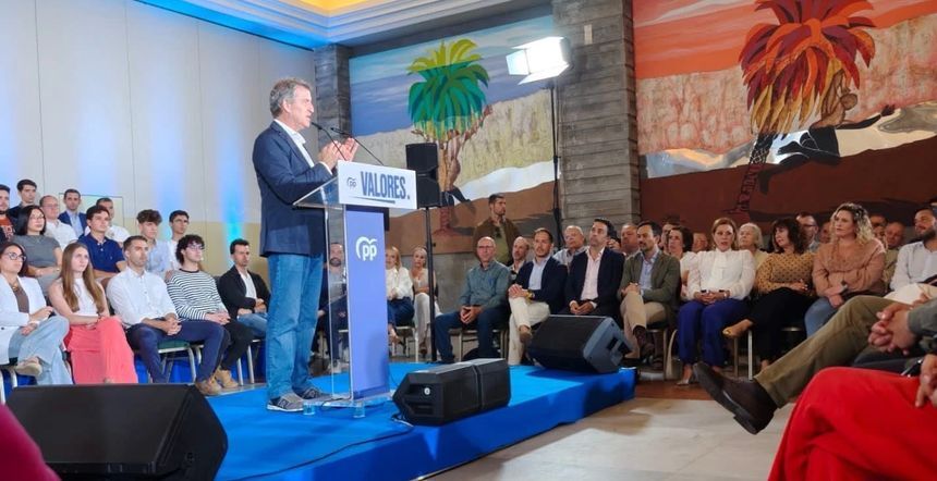 El líder del PP dirigiéndose a sus compañeros de partido en Gran Canaria