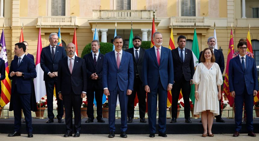 Foto de familia de la Conferencia de Presidentes antes del inicio de la reunión.