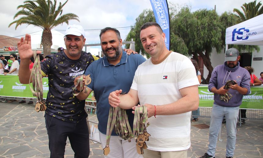 Ángel Lago, Samuel Martín y Óscar Noda antes de entregar las medallas