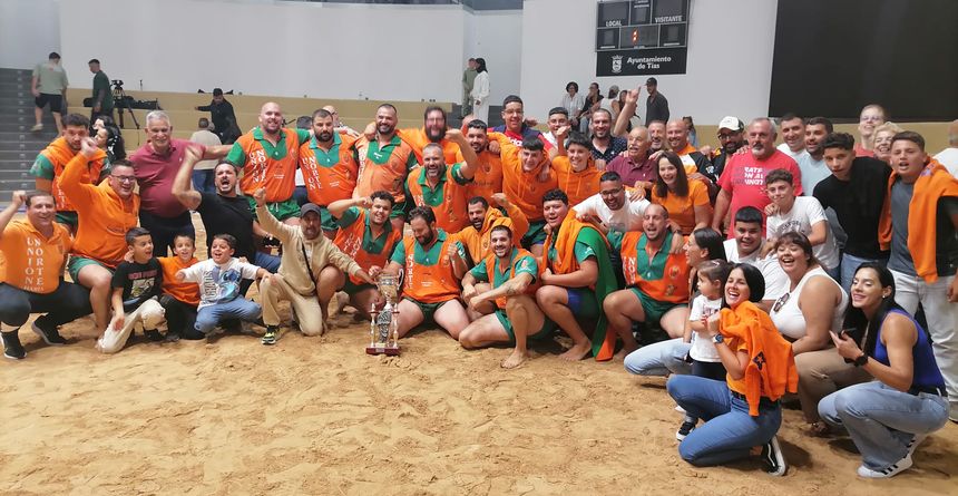 La alegría del equipo y de la afición se desbordó tras la emocionante luchada