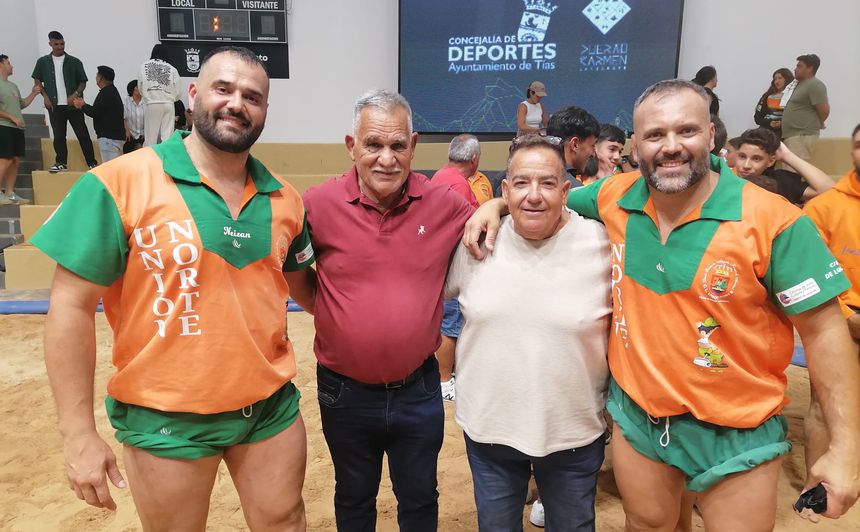La familia Tejera con nuestro compañero Cristóbal Olivero