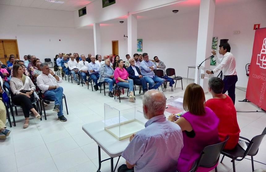 Marcos Bergaz en asamblea Teguise y La Graciosa.